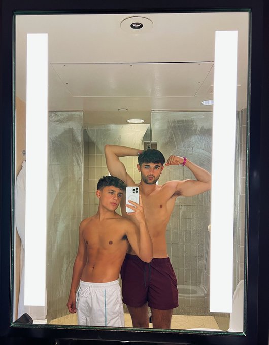 First time in Los Angeles together ???? https://t.co/8bG4WkS2iF