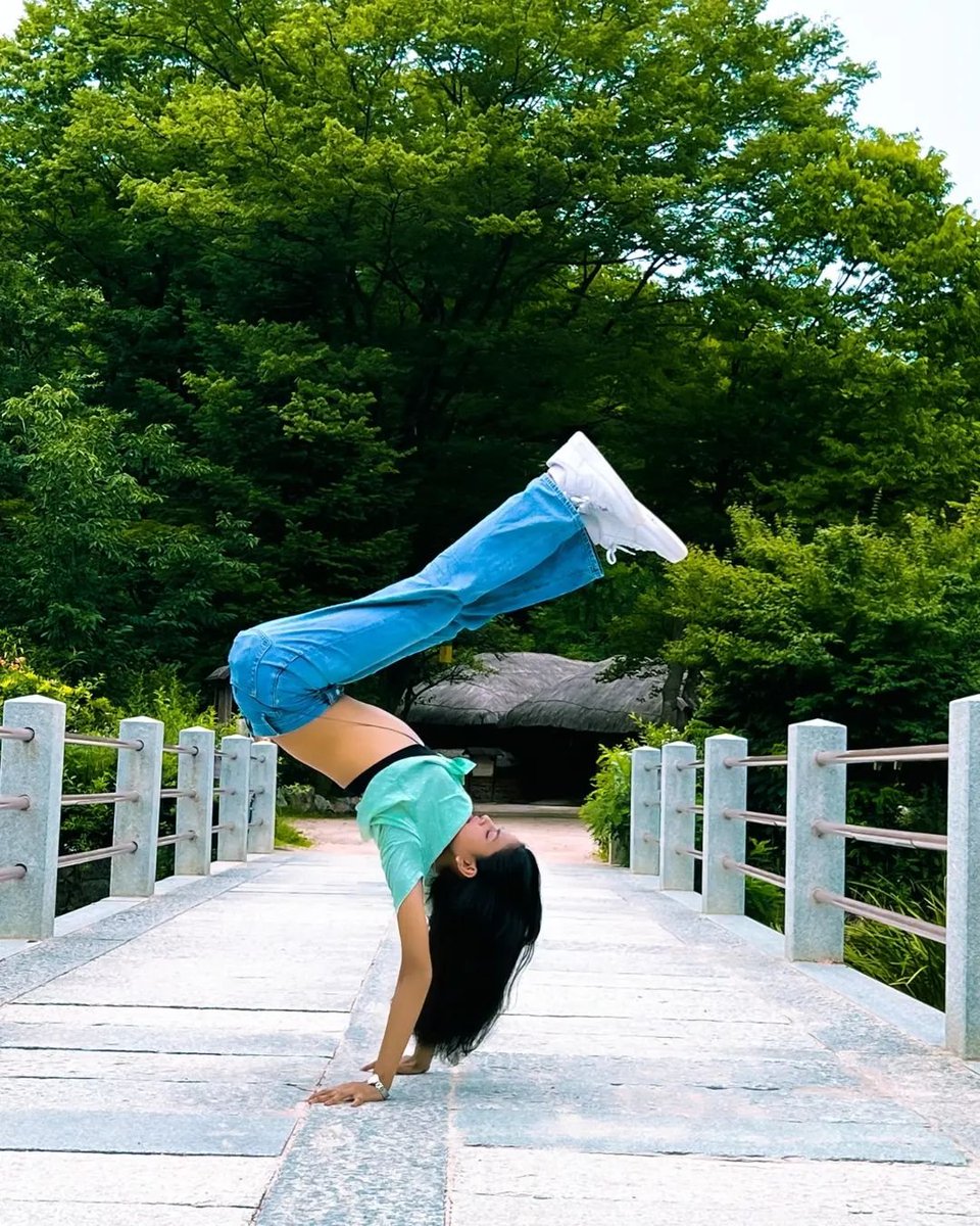 LenkaSriya's tweet photo. Do other luminas do yoga too? https://t.co/5u6lHHLWqB