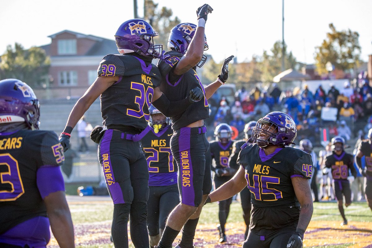 WillWay_6's tweet photo. Blessed to receive my first Official Offer to Miles College 🐻 #GoBears https://t.co/uPfxtXUOTU
