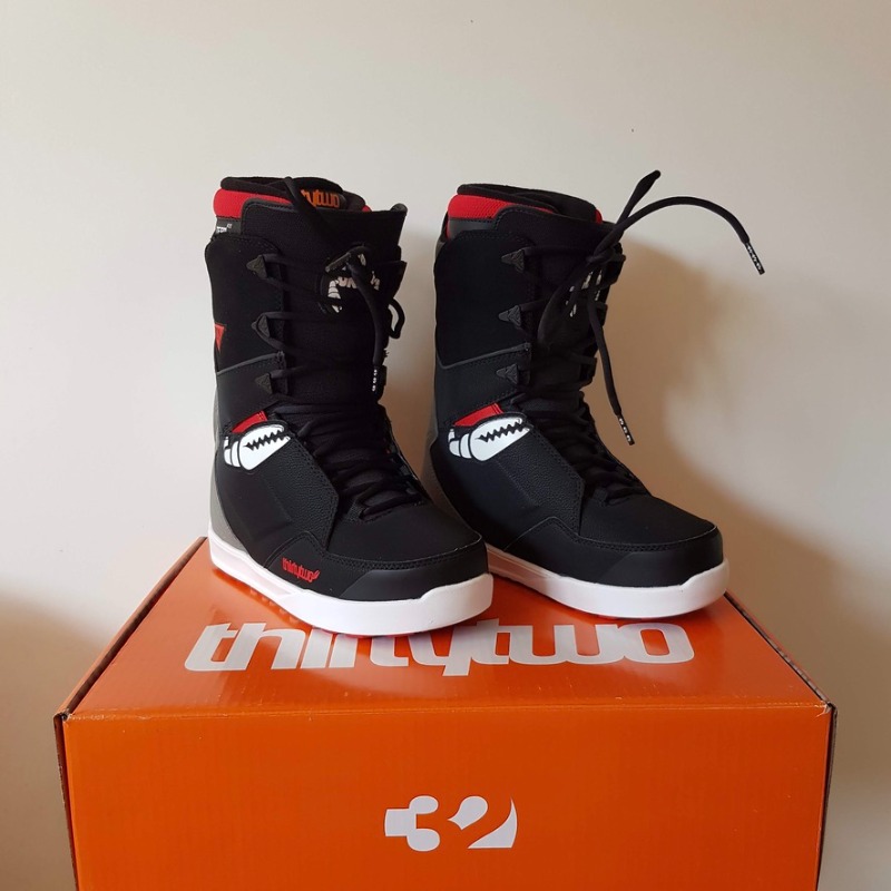 TwoStomachs's tweet photo. Best looking and comfortable snowboarding boots at the £250 price range. Good build quality and medium flex will suit beginners and free-riders.