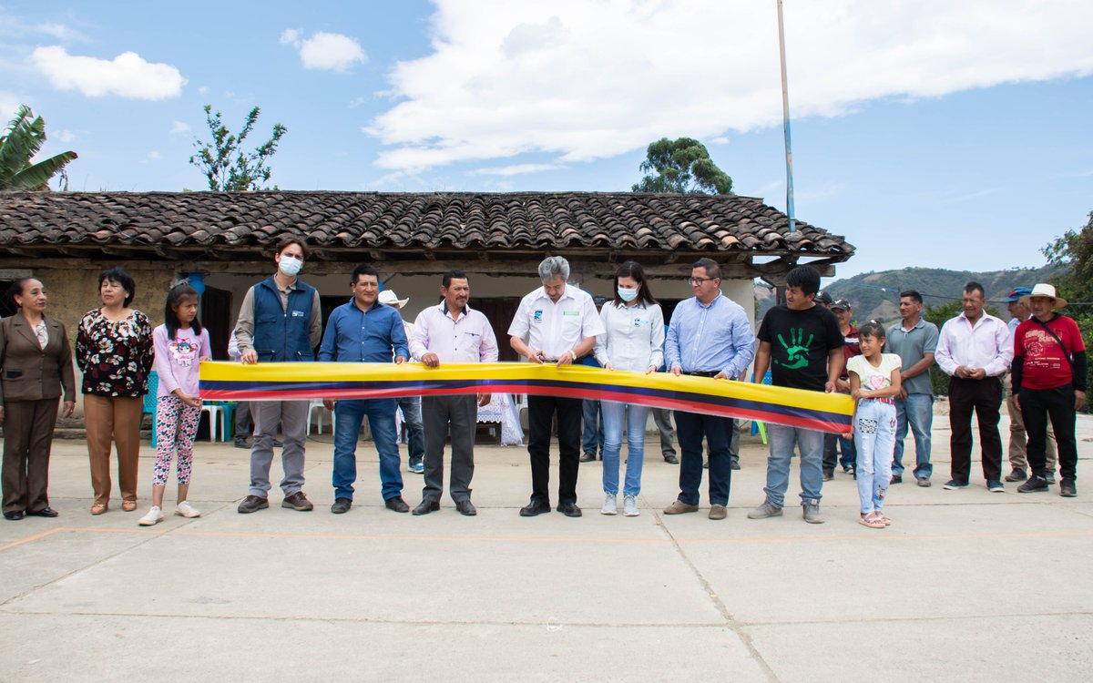 prefecturaloja's tweet photo. 📌 Barrio #Pulpería-#Colaisaca-#CALVAS  
💧[SISTEMA DE RIEGO QUEBRADA NUMBALACO]
Este fin de semana el prefecto @RafaelDavilaE realizó la entrega oficial de este Sistema de Riego que está totalmente tecnificado.
💧6.5 hectáreas incorporadas al riego 
💧 31 familias beneficiadas✔ https://t.co/zfxkbt8GNp