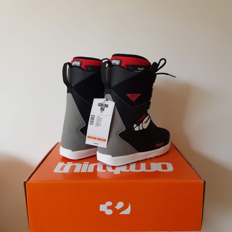 TwoStomachs's tweet photo. Best looking and comfortable snowboarding boots at the £250 price range. Good build quality and medium flex will suit beginners and free-riders.