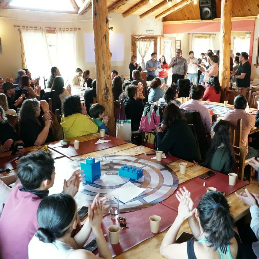 CCeneu's tweet photo. #Hoy
Amplio intercambio de ideas y experiencias en #VillaPehuenia
Sumáte, participá y sé protagonista de la construcción del Neuquén que soñamos #CENEU 

@DiputadosMPN
@marcoskoopm https://t.co/FxOa6sBmK7