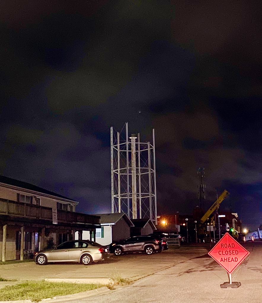 its11ok11's tweet photo. #Kirksville #Missouri #TrumanState #ATStill #Osteopathy #DowntownKirksville #NiceCrane #WaterIsLife https://t.co/aX4iNvrDLI