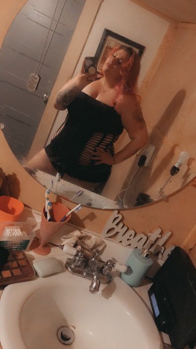 Well when you look that good can you blame him? I&rsquo;d pin me against the wall too🤤🤤🤤🤤 https://t.co/VQd<a href="/tag/sellingcontent"class="tags"><span>#sellingcontent</span></a><a href="/tag/sellingcontentuk"class="tags"><span>#sellingcontentuk</span></a>