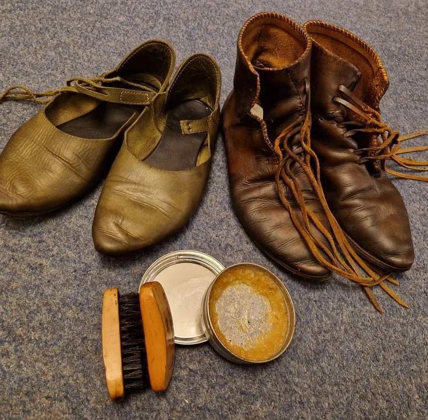 DiscoverhistPH's tweet photo. When our #SummerTour ends we spend time washing,drying and cleaning #costumes,drying tents and cleaning https://t.co/z5cE1O6PcK is then stored correctly.We sign off our paperwork and add clients who wish to re-book for next year. #hiddenwork #behindthescenes #WorcestershireHour https://t.co/4RhwOB5Khp