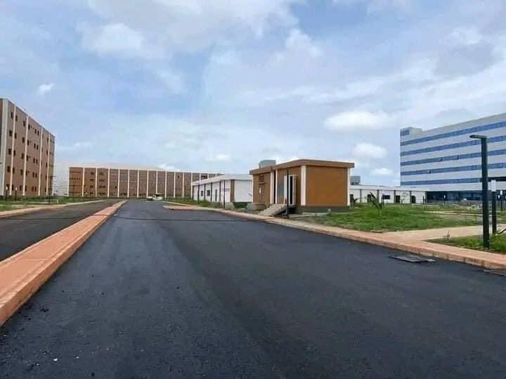 ibou_001's tweet photo. 📌L’Université AHMADOU MOCTAR MBOW UAM de DIAMNIADIO enfin prête https://t.co/aD6RJKFBCs