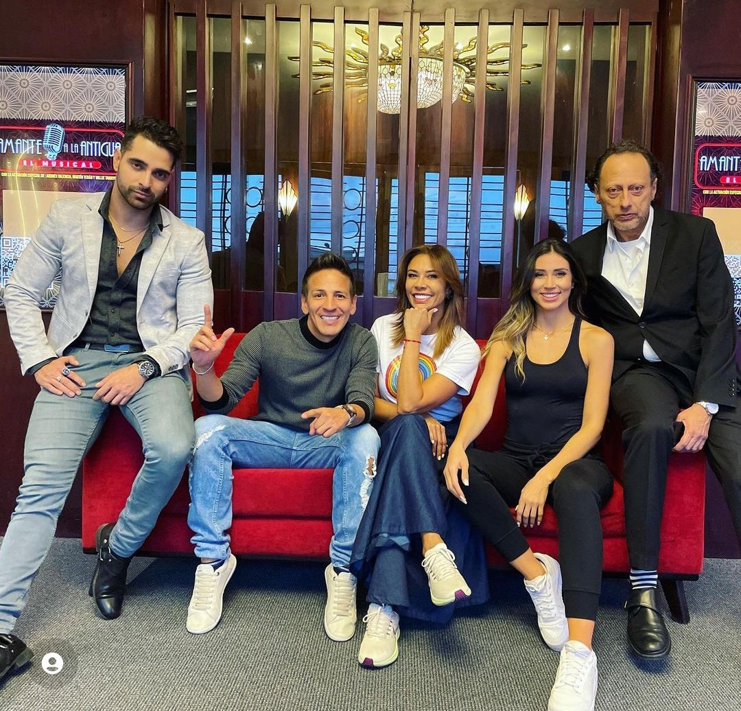 geraldinne2021's tweet photo. Lo bonito que se ven los 5 🥰✨
#de40ode20 
#SebastianTamayo https://t.co/MwbAzbG41p