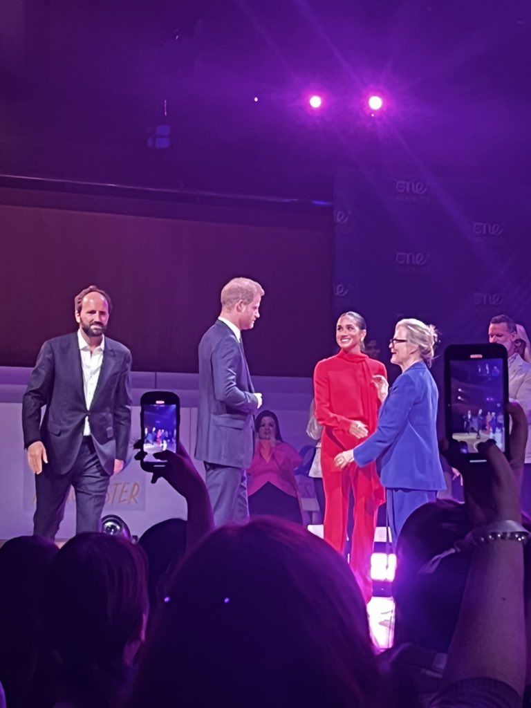 its_greenemma's tweet photo. Incredible first day @OneYoungWorld along with the other #Manchester Young Leaders 

To hear from the #DuchessofSussex about her own self doubt &amp; #BobGeldof about the terror of othering and nationalism - amongst so much more has been invaluable! https://t.co/2XLldVCMIR