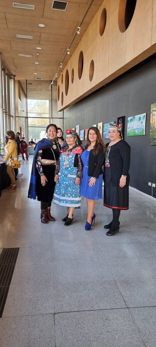AkuchaPlateria's tweet photo. Fewla #ahora compartiendo el Newen Taiñ pu lamngen de la Comuna de Cerrillos  #DiaInternacionalDeLaMujerIndigena @luzvidalh #KumeMongen #ZomoNewen #NewenZomo #Mujer #Mujeres #Indigenas #Nutram #Conversatorio #KumeZungun https://t.co/oq4gORJGNy