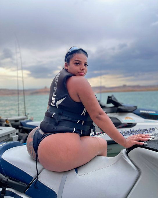 Wanna ride? 💦 https://t.co/LDOv9mdys5