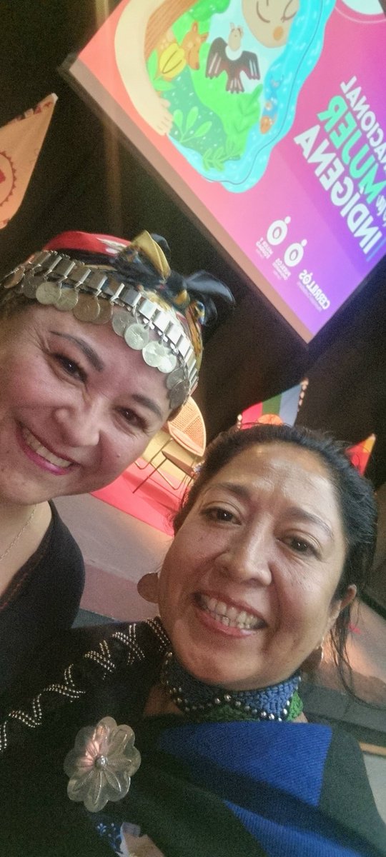 AkuchaPlateria's tweet photo. Fewla #ahora compartiendo el Newen Taiñ pu lamngen de la Comuna de Cerrillos  #DiaInternacionalDeLaMujerIndigena @luzvidalh #KumeMongen #ZomoNewen #NewenZomo #Mujer #Mujeres #Indigenas #Nutram #Conversatorio #KumeZungun https://t.co/oq4gORJGNy