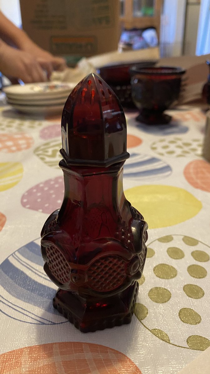 EmmySits's tweet photo. @capthlr It’s a salt shaker! https://t.co/iNXUNJZmTk