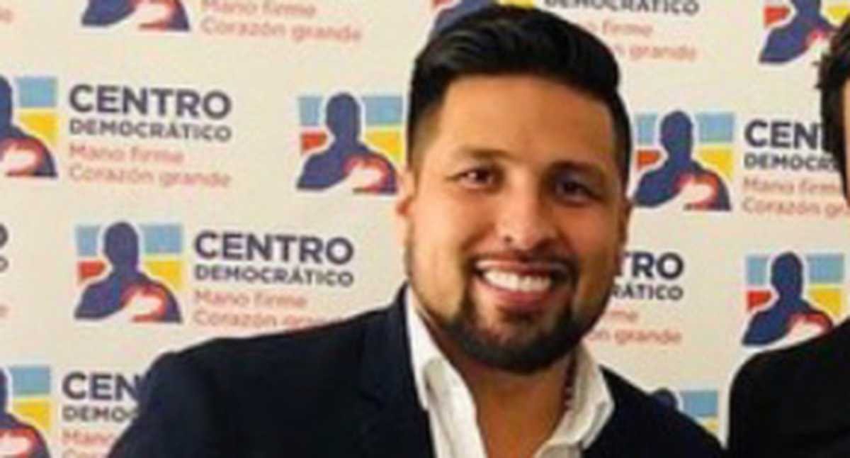 libardosky3's tweet photo. #IrresponsableEs Hablar de bandidos el Centro democrático, cuando el hermano de Congresista del Centro democrático en Boyacá Eduar Triana, aparece como determinador del Crimen de los muertos de la Autopista Norte #ArizabaletaLameCulos Mira su compartidario ##ArizabaletaLameculos https://t.co/R4NYjaXxcl