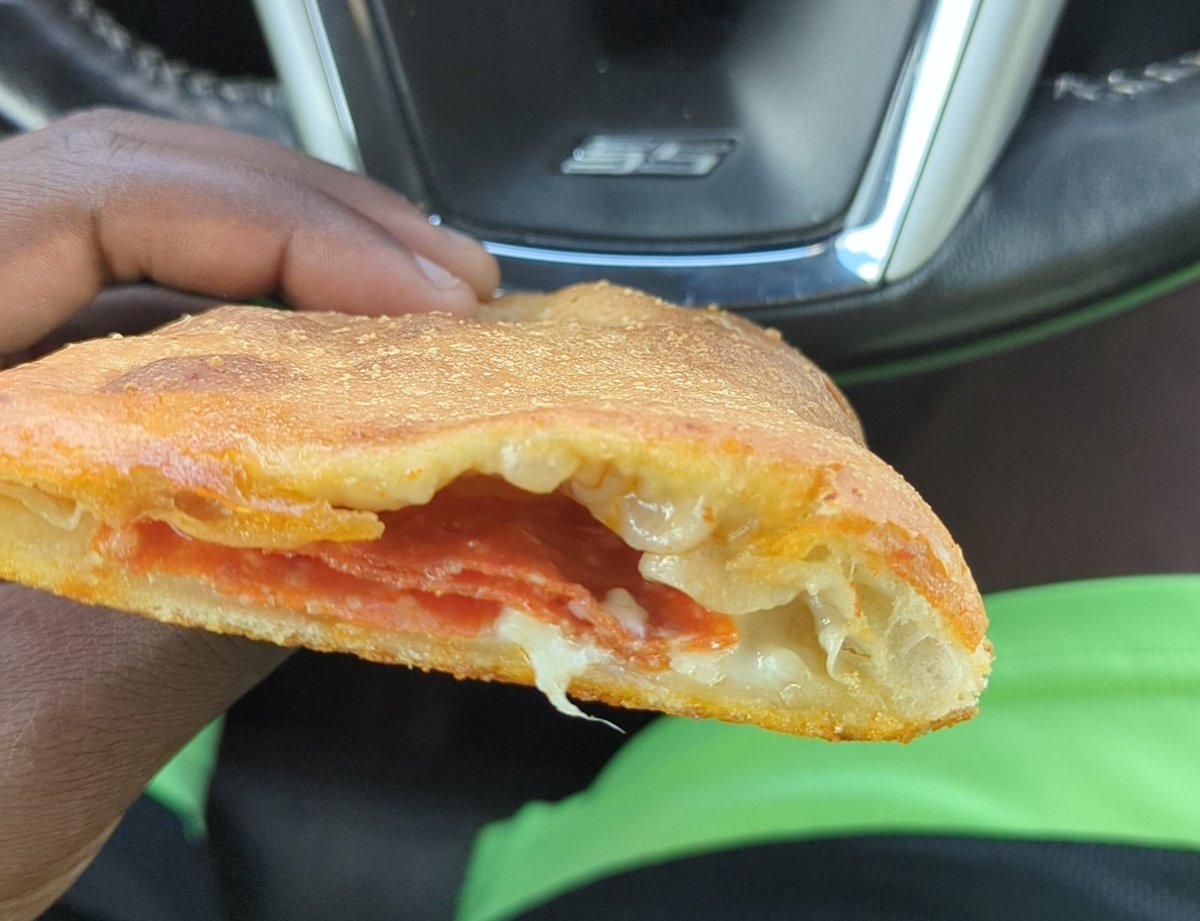 CryptoBarnes's tweet photo. @pizzahut this is the saddest pzone I've ever seen https://t.co/rIdeH9SKQD