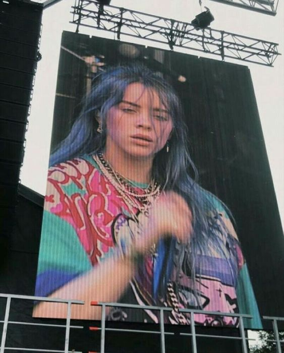 IBESTBLUEH's tweet photo. no offense but billie eilish with blue hair is hotter than you https://t.co/9skWfqZBig