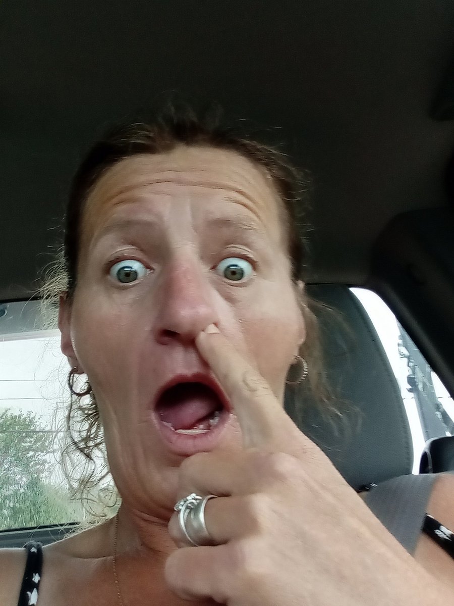 FAMSTRONG2021's tweet image. Smile ppl....life&apos;s too short to be serious all the time  ;)