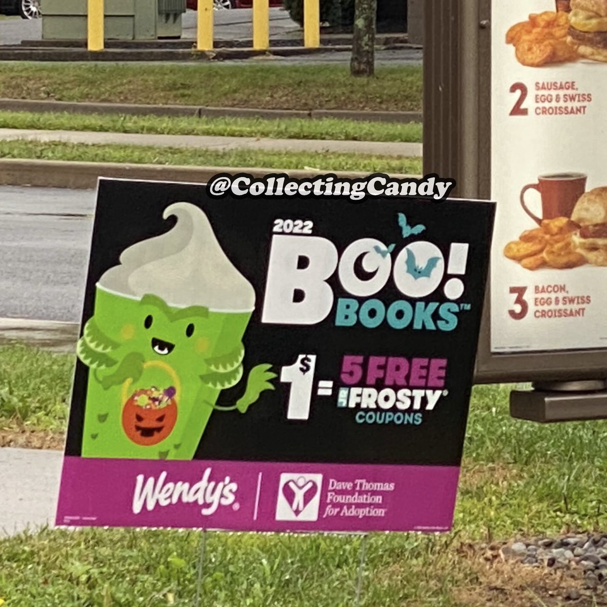 Collectingcandy's tweet photo. Alright, @Wendys is now the early favorite for best 2022 Halloween fast food signage. 👻🎃

#halloween #wendys #fastfoodhalloween #halloweenfastfood #boobooks #wendysfrosty https://t.co/uHhDClOMRl