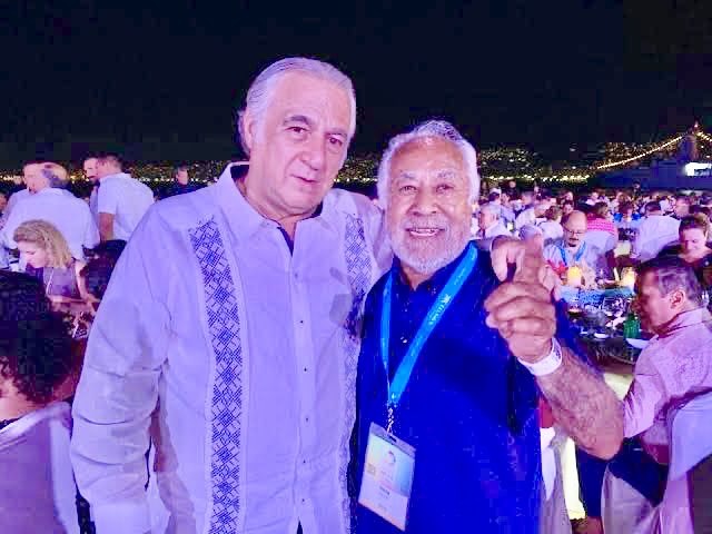 Con profunda consternación lamento el fallecimiento de mi querido amigo Martín Vallejo Ramírez, quien a lo largo de los años condujo dignamente la Agrupación de Guías de Turistas. En nombre de mi esposa Gloria y del mío propio, expresamos nuestras más sentidas condolencias.