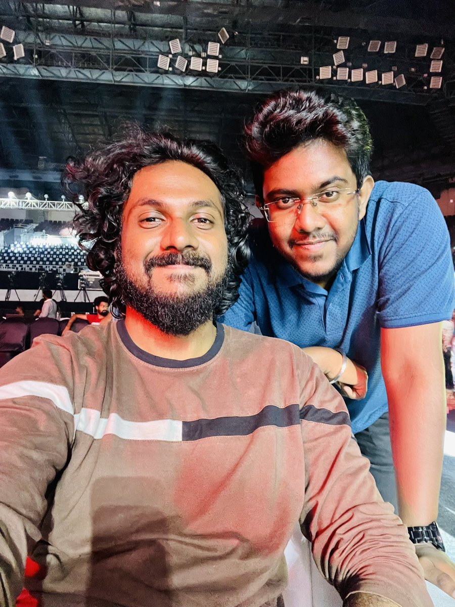 Vignesh Narayanan Ganesalingam tweet media