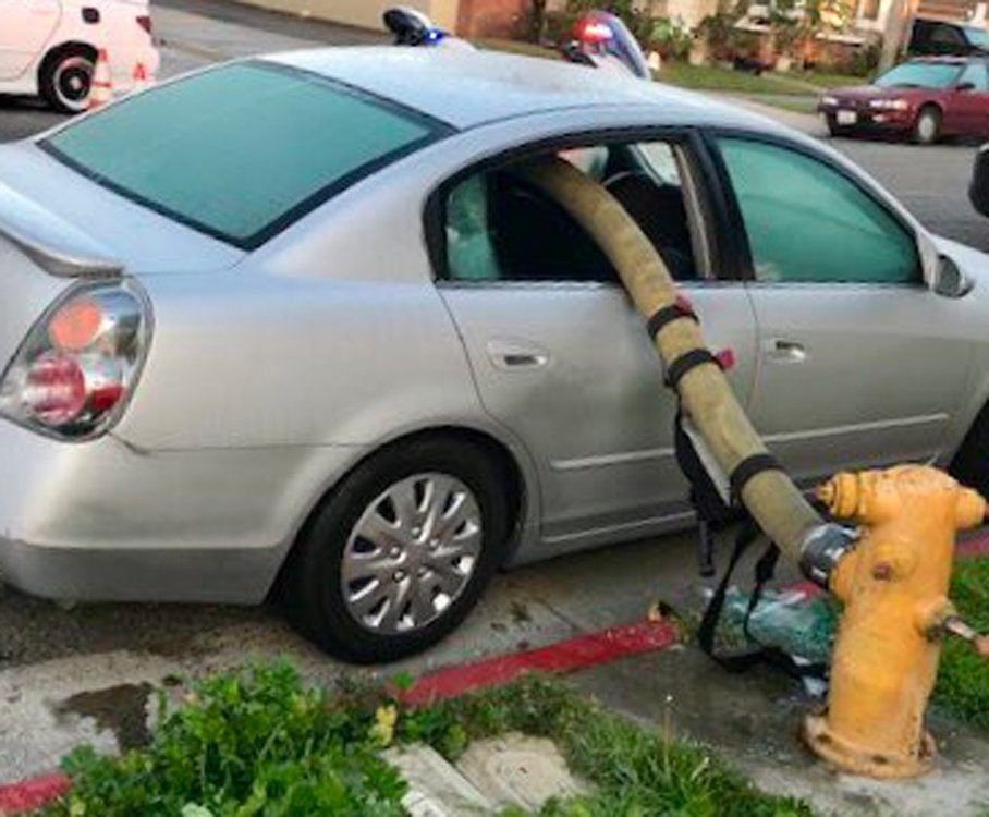 todayyearsold's tweet photo. Today I found out the reason why you don’t park in front of fire hydrants lmao https://t.co/CkGeibUGus