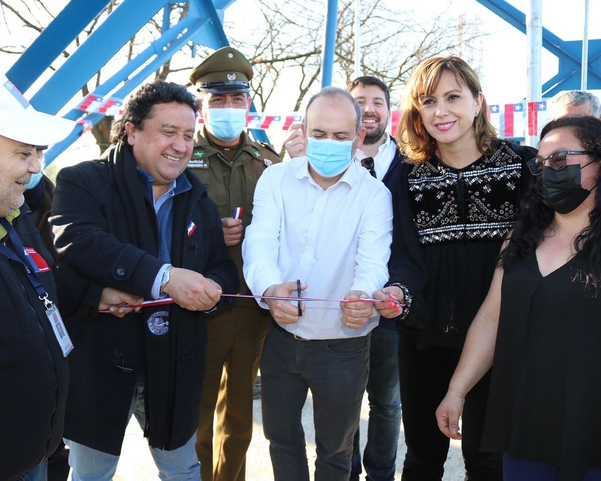 mop_nuble's tweet photo. de #ObrasHidraúlicas Gustavo Méndez y #Planeamiento Ignacio Marín encabezaron el corte de cinta junto a la pdta saliente del comité, María Punilla; además de la Senadora Loreto Carvajal Senadora y el alcalde Gastón Suazo y la comunidad 🇨🇱 https://t.co/AQtzZiEOzk