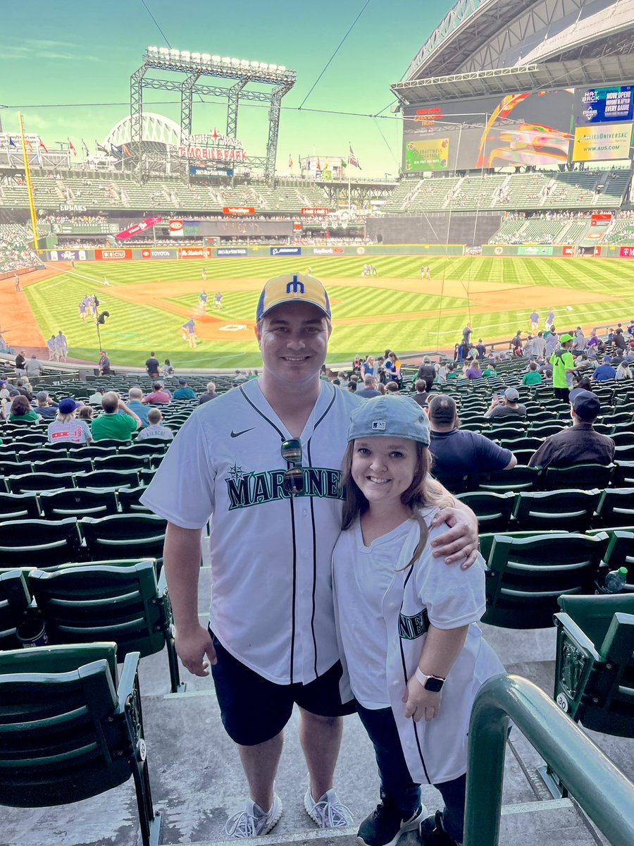 dewsarah's tweet photo. Let’s go, Mariners! #SeaUsRise https://t.co/fOPCu4rTXg