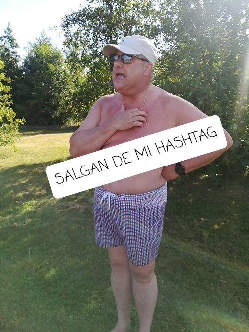 toyenojah's tweet photo. Gente que no entiende que los hashtag son públicos y se creen superiores porque lo iniciaron #La210 es como caminar por la calle y que te prohiban estar en un sitio porque lo crees tuyo o de una agrupación ... oh wait! 😜
Salgan de mi plaza
Salgan de mi puente #PlebiscitoChile https://t.co/WRtyYuuLbg