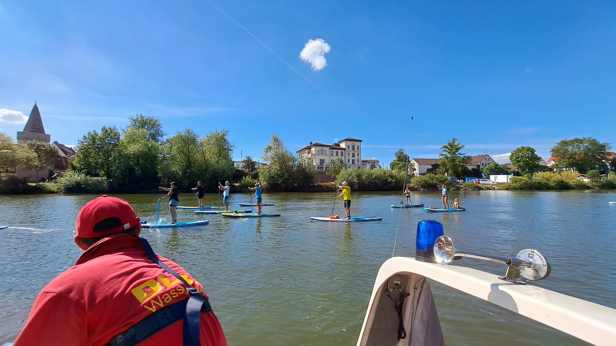 Am Sonntag war die <a href="/hessenschau/">Hessenschau</a> zu Gast in #Seligenstadt. Wir unterstützen den #HessischenRundfunk bei den #Dreharbeiten.

Anschließend stellten wir vor Ort die Arbeit der #DLRG Seligenstadt vor.

#Hessenschau #hr