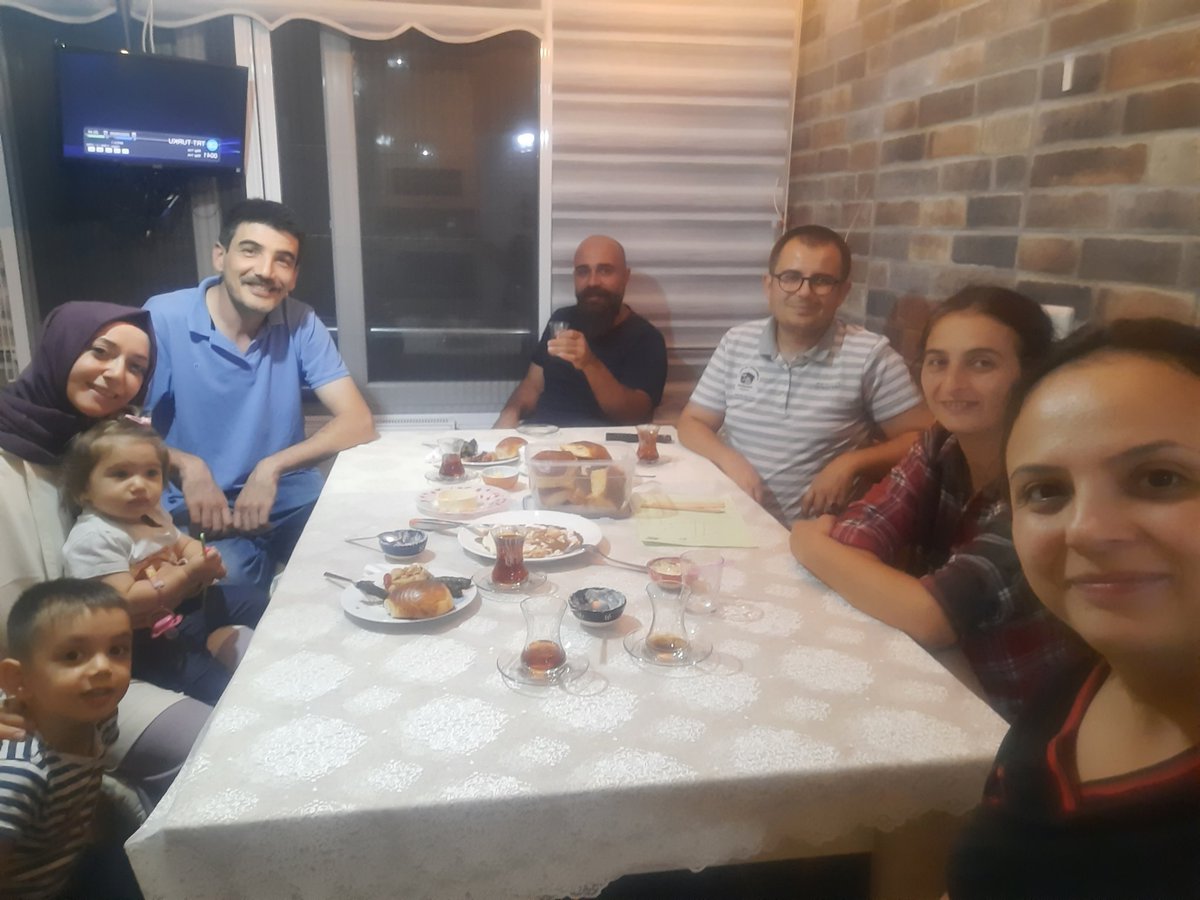 BirTostYeter's tweet photo. Kiymetli arkadaslarimizla birlikte dogum gunumuzu kutladik. Sevdiklerimizle birlikte saglikli ve mutlu yillara insallah. 
Doğum günüm dolayisi ile arayan mesaj atan herkese tesekkur ederim.
#dogumgunu #Eylül #sonbahar https://t.co/yCkH41M1Wi
