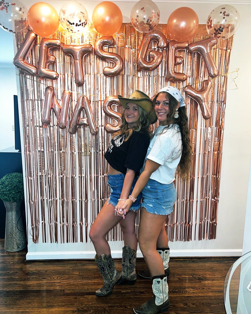 thenames_ran's tweet photo. &amp; Nash was a blast as always. I love my gals 🤠💗 https://t.co/l5hzmRS6sv