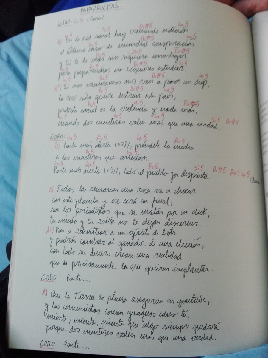 LaIraPopular's tweet photo. Triunfaron las #fakenews y el miedo que generaron.
Acá les comparto la letra de mi canción "Paparruchas", que dice:

"Pon a retwittear a un ejército de bots
y podrás cambiar al ganador de una elección".

Canción completa aquí:
https://t.co/BI64Q2AzkC

#punk #elecciones2022 https://t.co/5jUjkrrIyc
