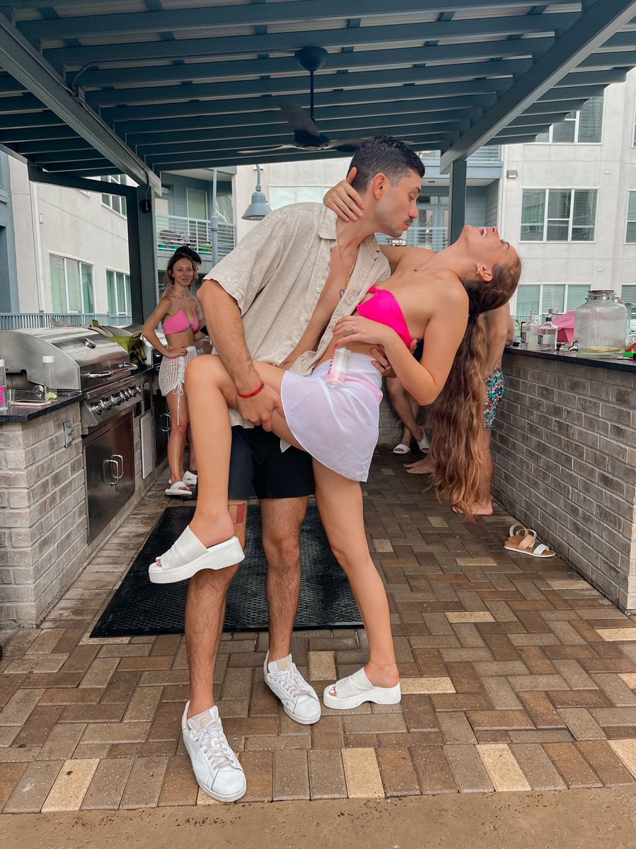 mallorythaliaa's tweet photo. almost a year later and more in love than ever https://t.co/6sUurZXOAU