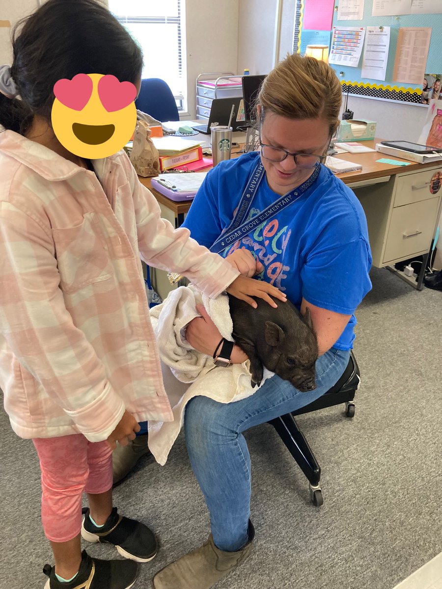 yesmyrealnamei2's tweet photo. We met a pig! #SPEDCDC #CGERocks @CGETwolves https://t.co/8MZm3HIQ0a