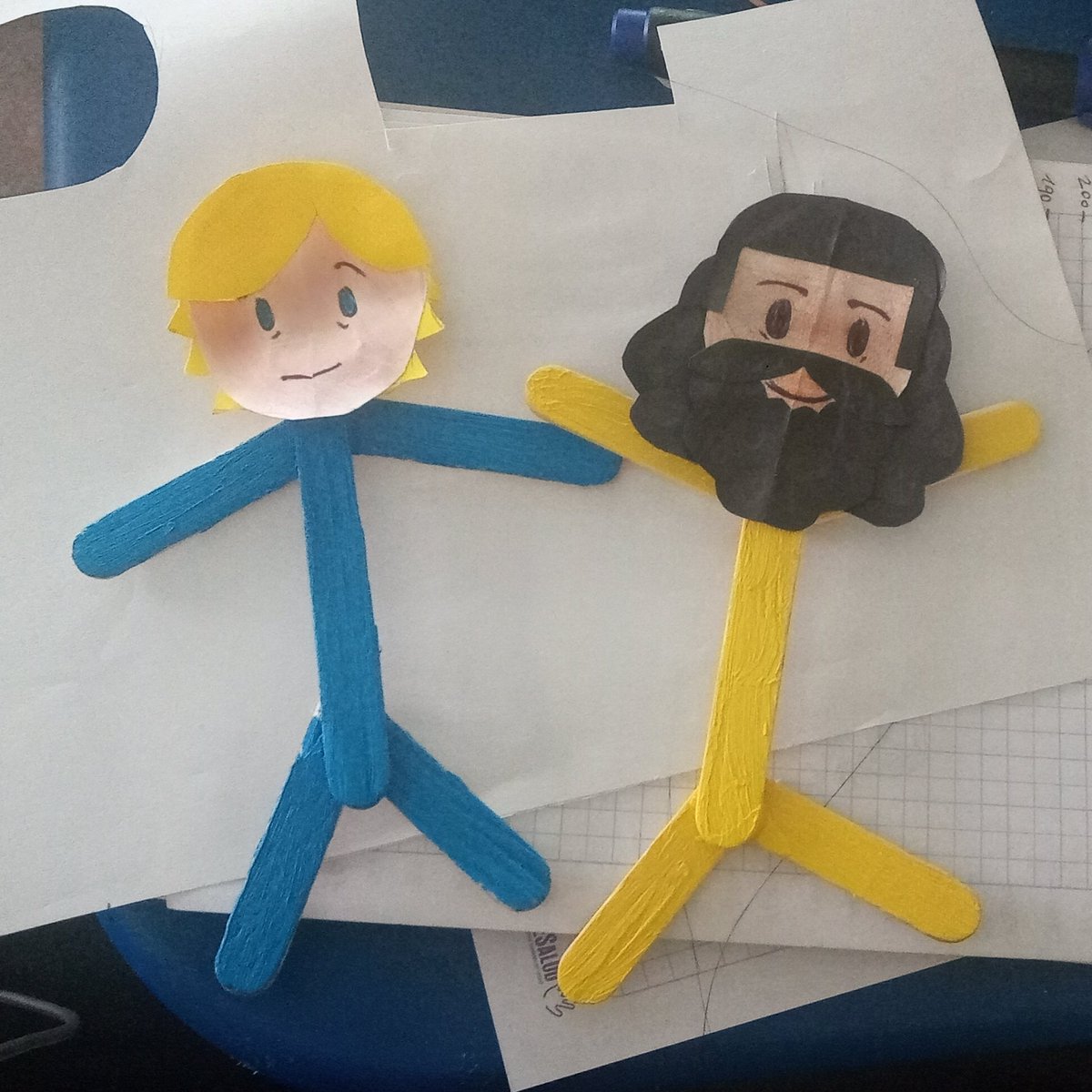 MairaNataliaLp2's tweet photo. Hoy hice unos muรฑequitos de stede Bonnet, Barbanegra y Jim, fueron para una cartelera o algo asรญ sobre la diversidad
#ourflagmeansdeath #ofmd #ofmdfanart #jimofmd #stedebonnetofmd #blackbeardofmd #edwardteachofmd #blackbonnet https://t.co/hrkNo21Dua
