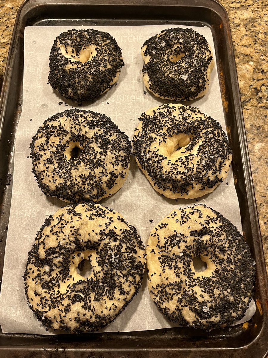 magicsfunny's tweet photo. making more bagels!!! half the batch is black sesame + salt, 4 are cinnamon sugar, and 2 are sharp cheddar 

(pics are pre bake) https://t.co/VmFxAklrOl