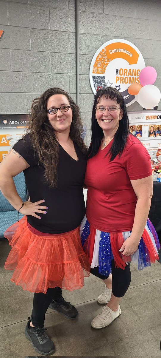 Rich getting his gold, Kat displaying great safety procedures and getting a homer for it, and everyone enjoying the food. Happy labor day everyone from store #0470! Be safe out there 🧡