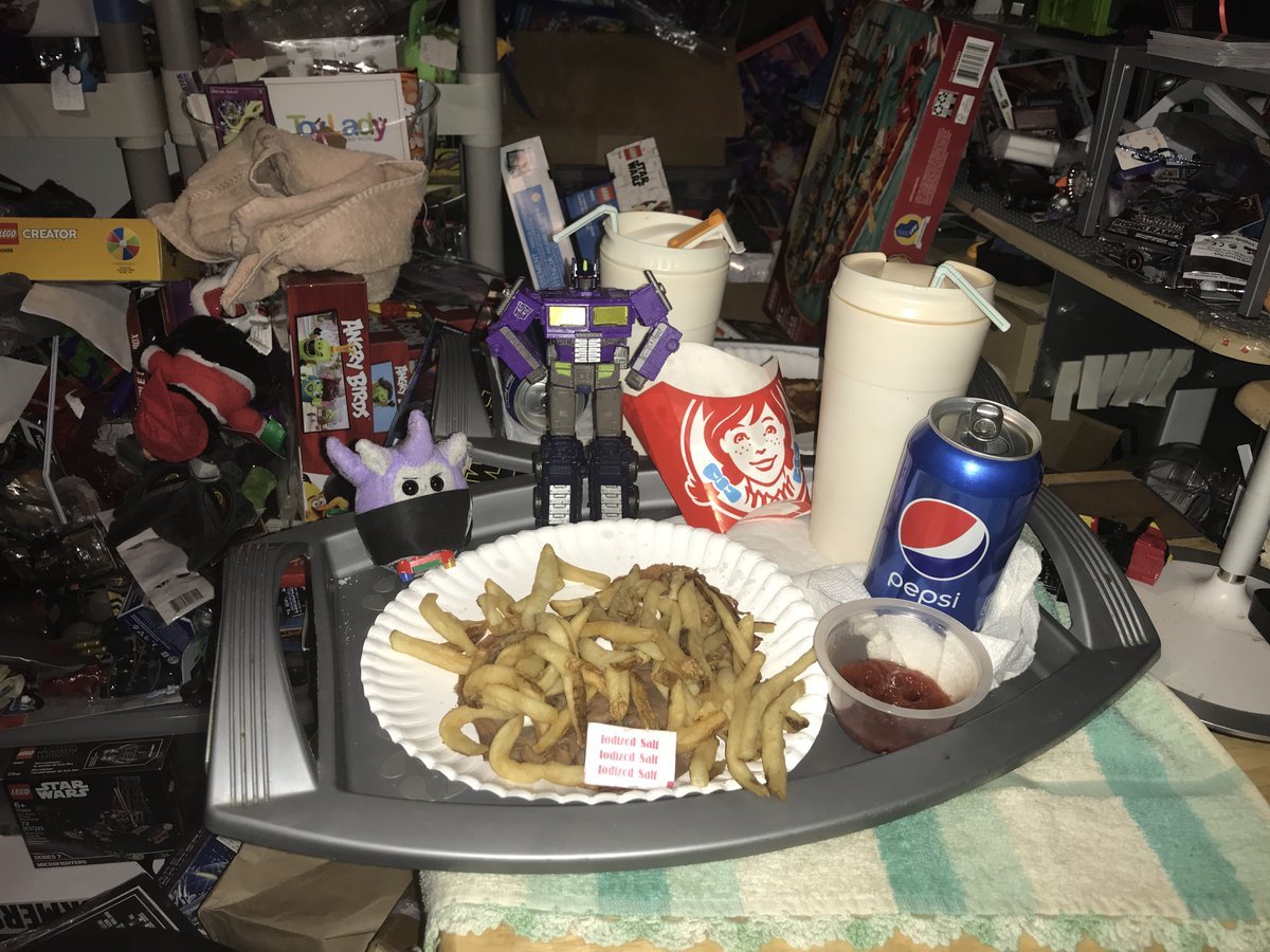 Transfan2's tweet photo. @NightShiningPR @JesseWittenrich @Botcon
Puggle IDW Galvy:Ivisited #TransformersShatteredGlass Universe Again! Today+Saw #OptimusPrime Again!We Saw Lunch From #Wendys &amp; #Arbys #005! #PugglesTalk #Transformers #ShatteredGlass #ShatteredGlassOptimusPrime #GalvySG  #FunSGPrime⭐️🔄👩‍🦰 https://t.co/jLTjCIFB75