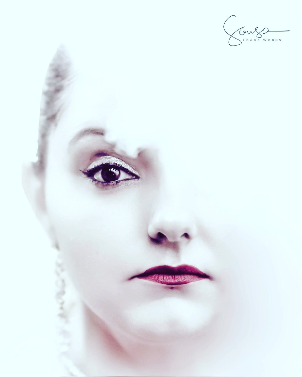 HotCellaMusic's tweet photo. "When The Fog Clears" #photography #photographer #portrait #fineartportrait #highkey #highkeyportrait #fineartphotography #Massachusetts #rhodeisland #Boston #Providence #photo #foto #fotografia #sousaimageworks @CanonUSApro @CanonUSAimaging @Photoshop https://t.co/qS72n0B7Yg
