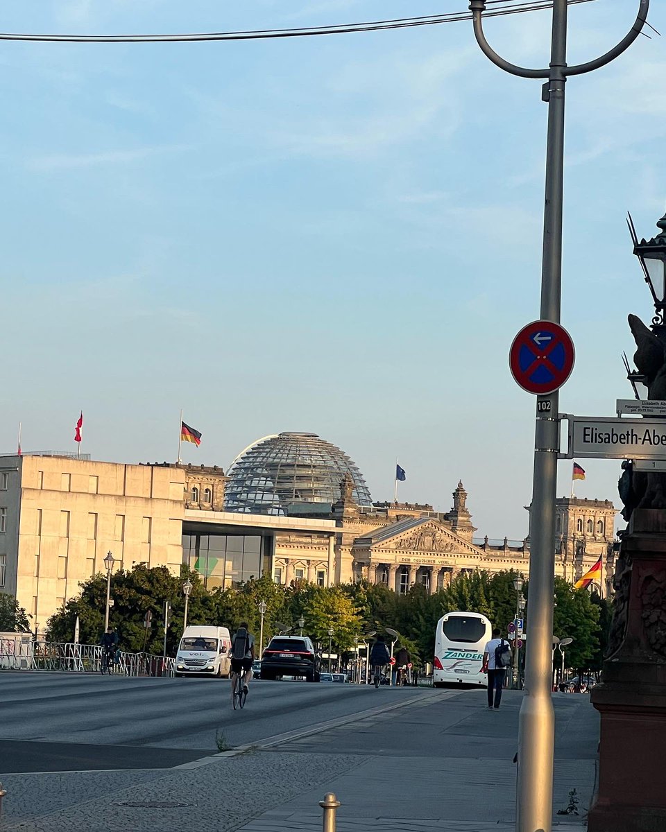 a_coolick's tweet photo. Topabschluss eines intensiven Tages in Berlin @BDIU_inkasso_de #endlichwiederlive https://t.co/yg8iSgT4AE