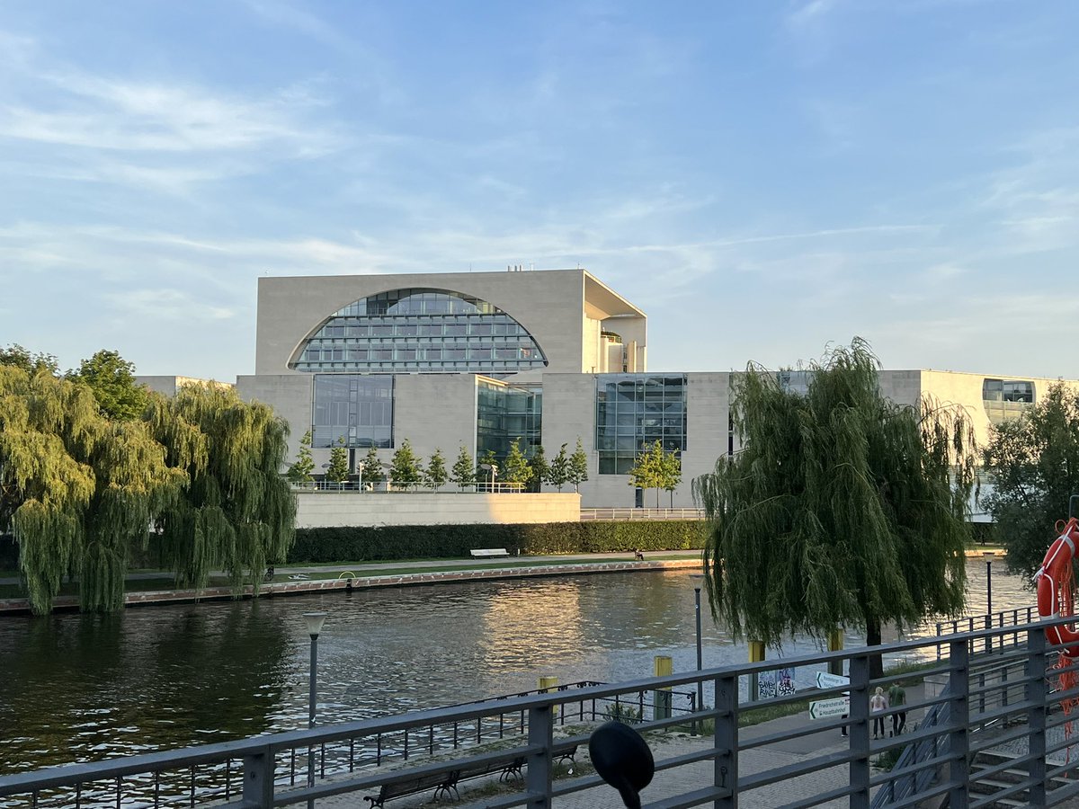 a_coolick's tweet photo. Topabschluss eines intensiven Tages in Berlin @BDIU_inkasso_de #endlichwiederlive https://t.co/yg8iSgT4AE