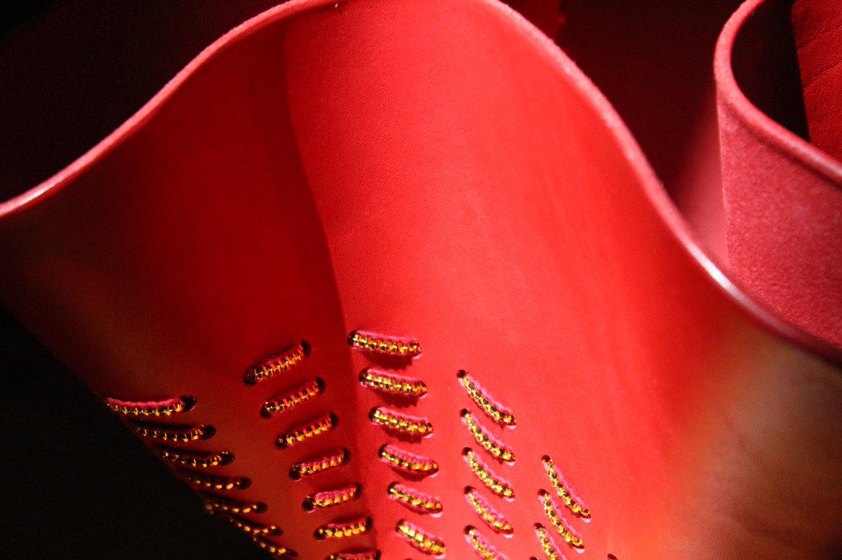 Rojo Cartier desde Valencia a Emiratos Árabes ♥️ <a href="/estudiosavage/">ESTUDIO SAVAGE</a>