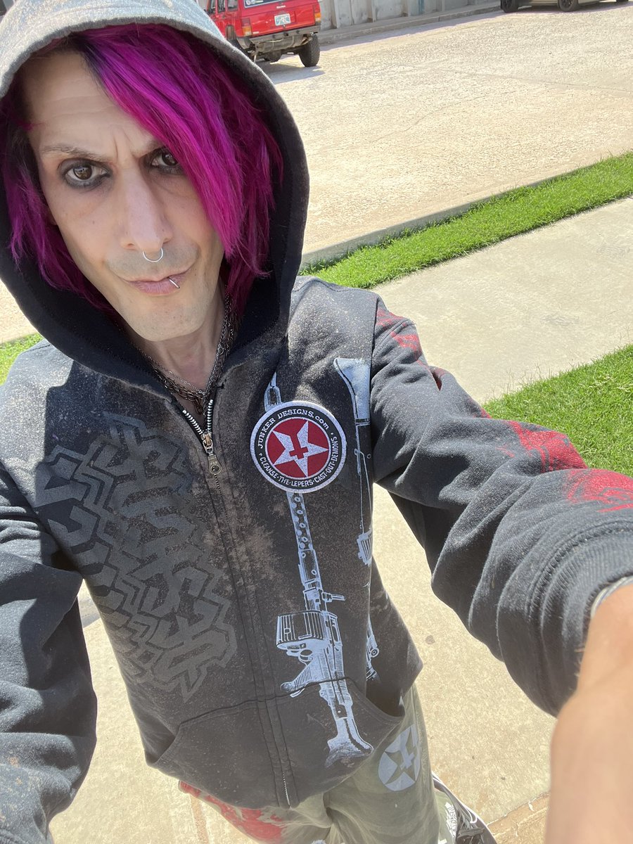 <a href="/JunkerDesigns/">JunkerDesigns</a> laundry day 😳