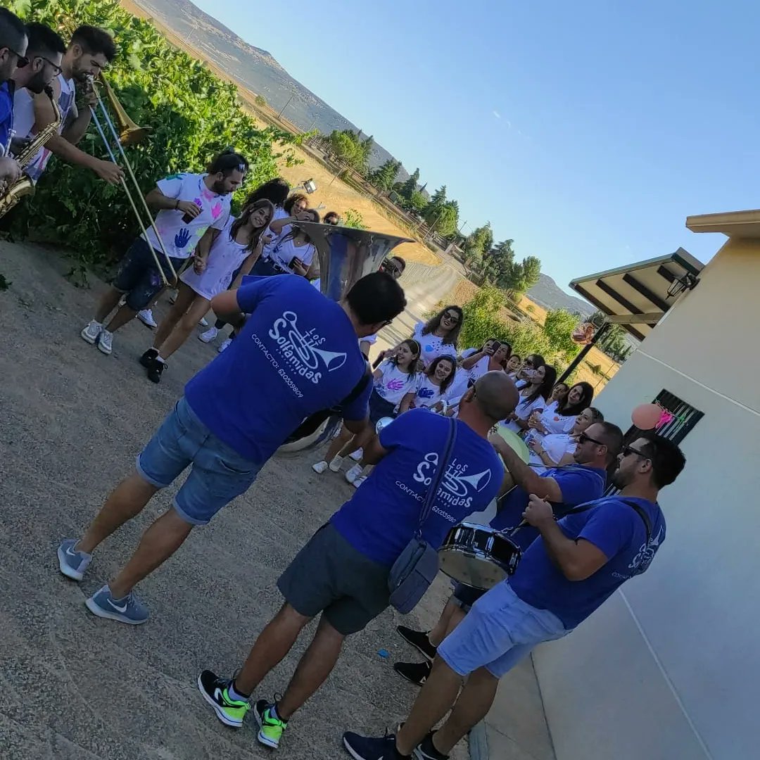 SolfamidasAldea's tweet photo. Este sábado tuvimos doble actuación
Primero estuvimos animando la despedida de Elena y luego nos trasladamos a Carrizosa para amenizar una barra libre
Gracias por confiar en nosotros y esperamos que lo pasarais genial 🥳🎺 https://t.co/gh8j07s5Oz