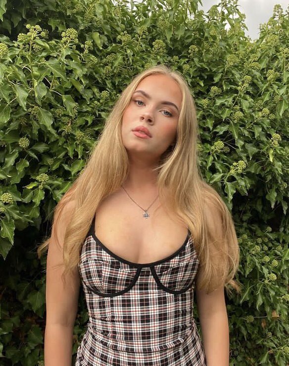 Wishing Faith Wood-Blagrove a fantastic 18th Birthday!!
Our little Modesty Barebone has come of age, and is stunningly beautiful! We’re sure you will agree! Hope that you have had a wonderful day Faith!
#ModestyBarebone #FaithWoodBlagrove #FantasticBeasts