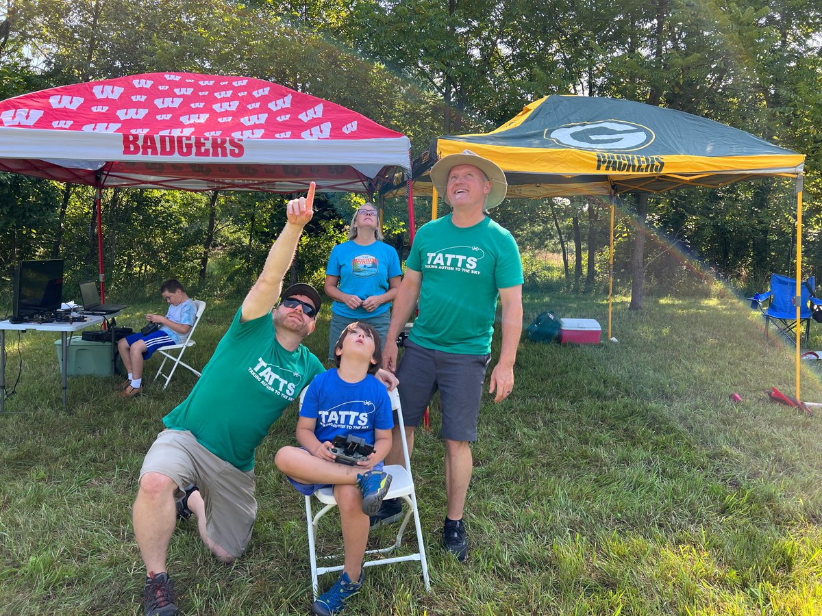 pdbraun's tweet photo. #TATTS held their 3rd and final #drone outing for the summer with kids and young adults on the #autism spectrum.  Fun!  #socialskills #teamwork #candoattitude https://t.co/lctV606Hqd