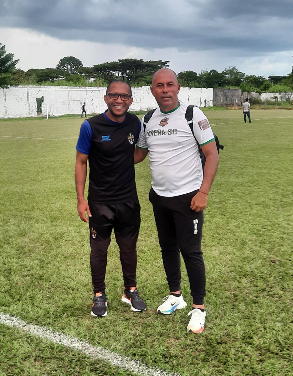 orimathi12's tweet photo. Despues de unos años fue bueno ver a este gran jugador y persona... abrazo grande @PajaroVera https://t.co/I4F7zVbNye