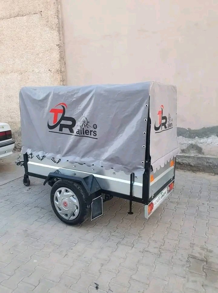 CSoufiane2's tweet photo. مقطوره صغيره تركب في السيارات 
صنعت من طرف شركة بالعيد للخيام بواد سوف
تستعمل لخرجات السياحيه أو لنقل المنتوجات الخفيفه
مبادرة حسنة تستحق بعض التشجيع https://t.co/stLDvGKvaq
