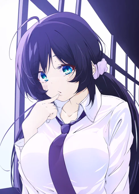たまに生徒会室から出てくる上級生が気になり過ぎてすれ違いざまに目で追ってしまい気付かれて焦りたい 