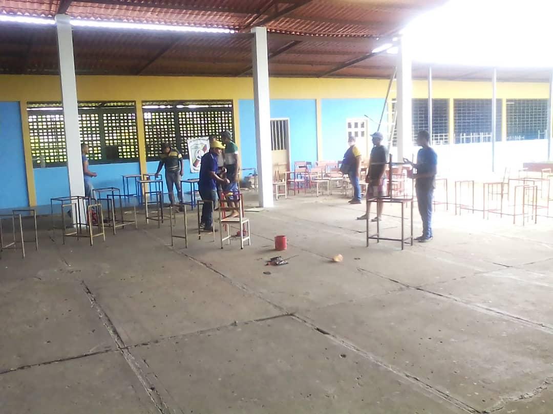 Zonaeducadelor1's tweet photo. #Bricomiles1x10 Así avanza la rehabilitación de la EPNB "Celestino Peraza" desde #DeltaAmacuro demostrando que vamos rumbo a la construcción de espacios educativos dignos de nuestros estudiantes. @NicolasMaduro @_LaAvanzadora @MPPEDUCACION @FannyG45 #GolpeContraElNarcotráfico https://t.co/w6dxjfD00a